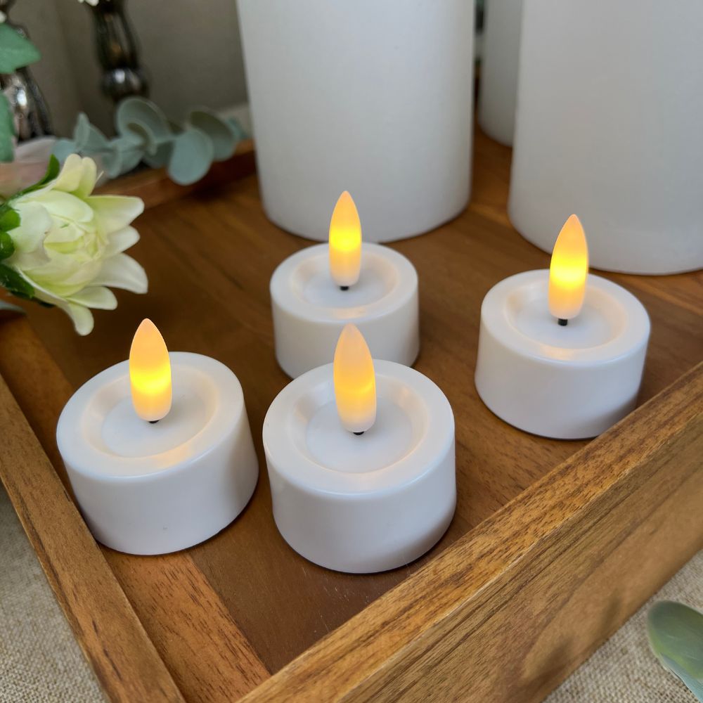 LED-ljusset 10 st. 3 blockljus, 2 taklampor, 4 värmeljus, 1 fjärrkontroll