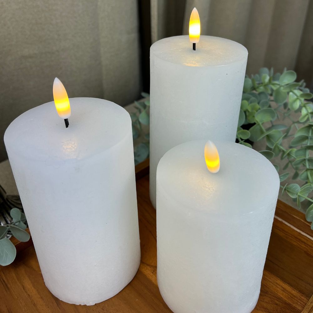 LED-ljusset 10 st. 3 blockljus, 2 taklampor, 4 värmeljus, 1 fjärrkontroll