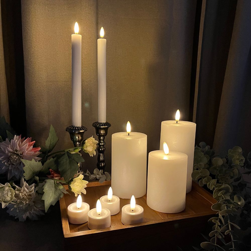 LED-ljusset 10 st. 3 blockljus, 2 taklampor, 4 värmeljus, 1 fjärrkontroll