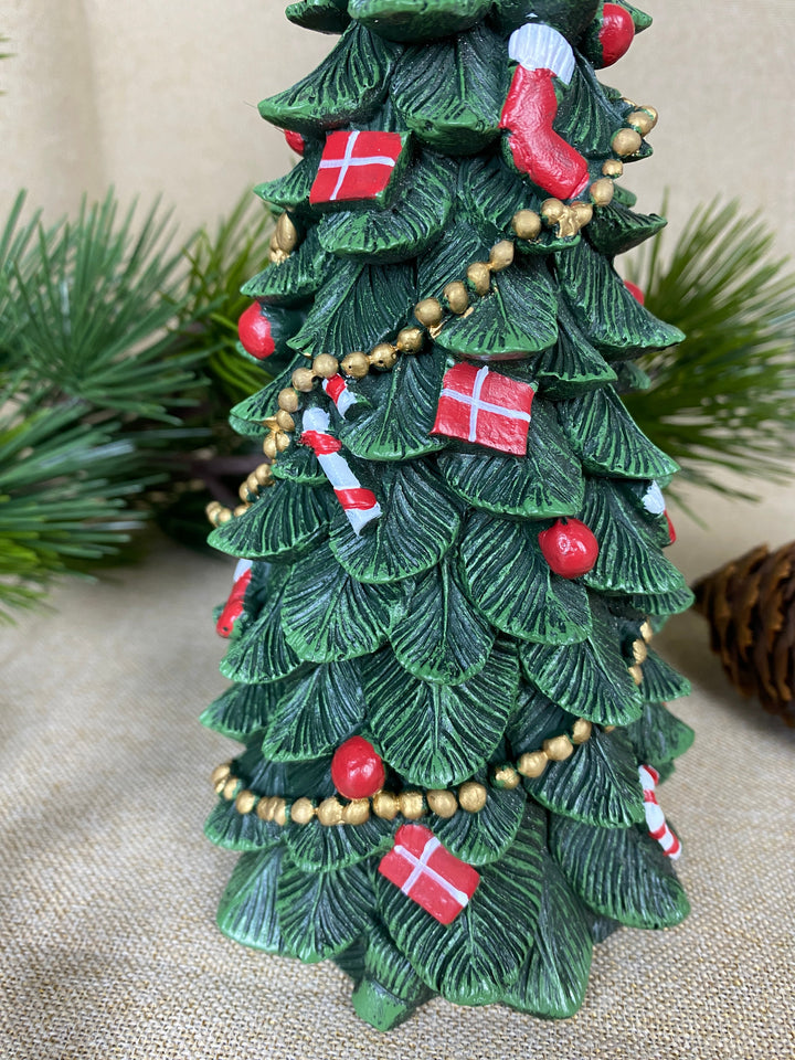 Julgran med dekorationer 23,5 cm polyresin mörkgrön