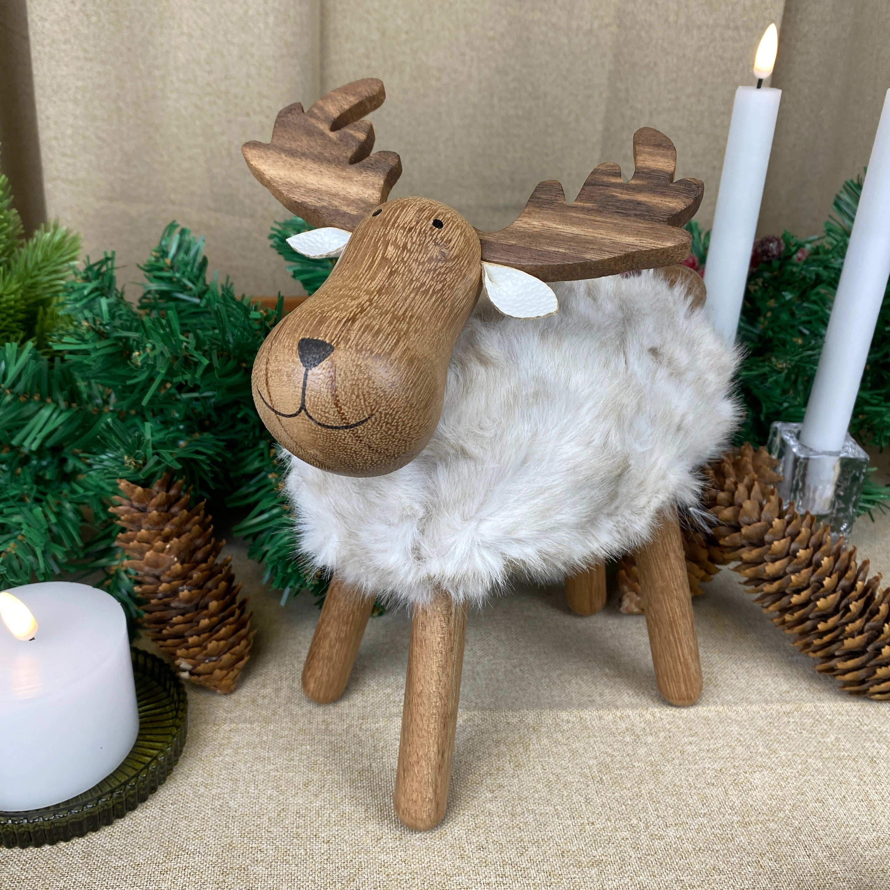 Älg med mjuk päls H26 cm - vit