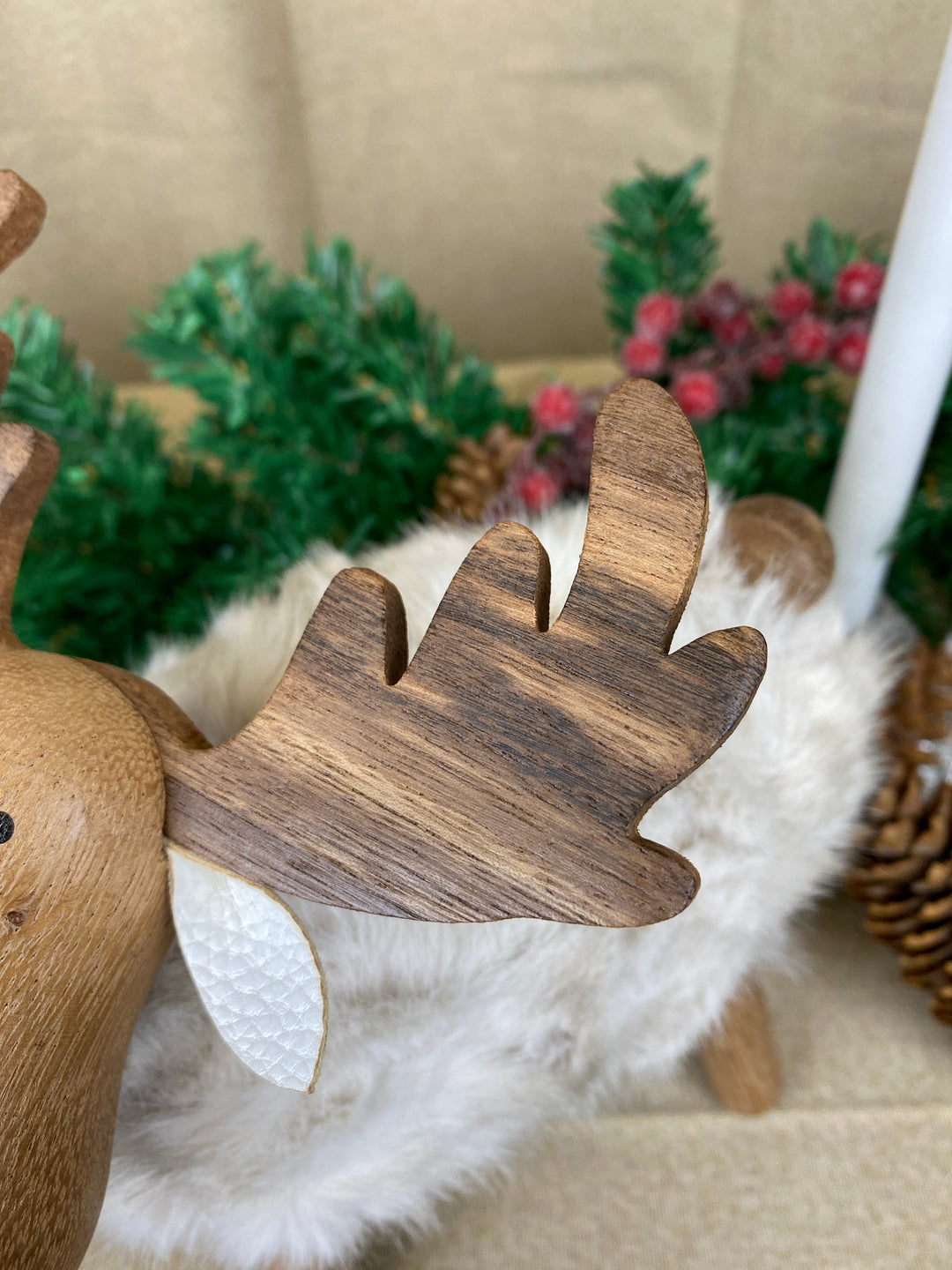 Älg med mjuk päls H26 cm - vit