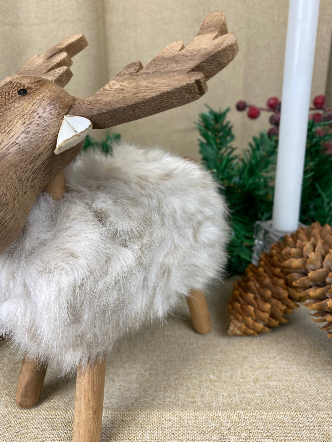 Älg med mjuk päls H21 cm - vit