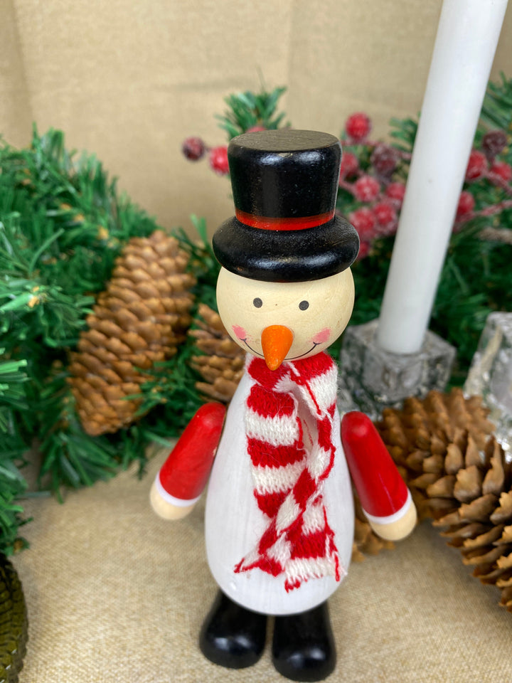 Snögubbe med halsduk - i furu 17,7 cm