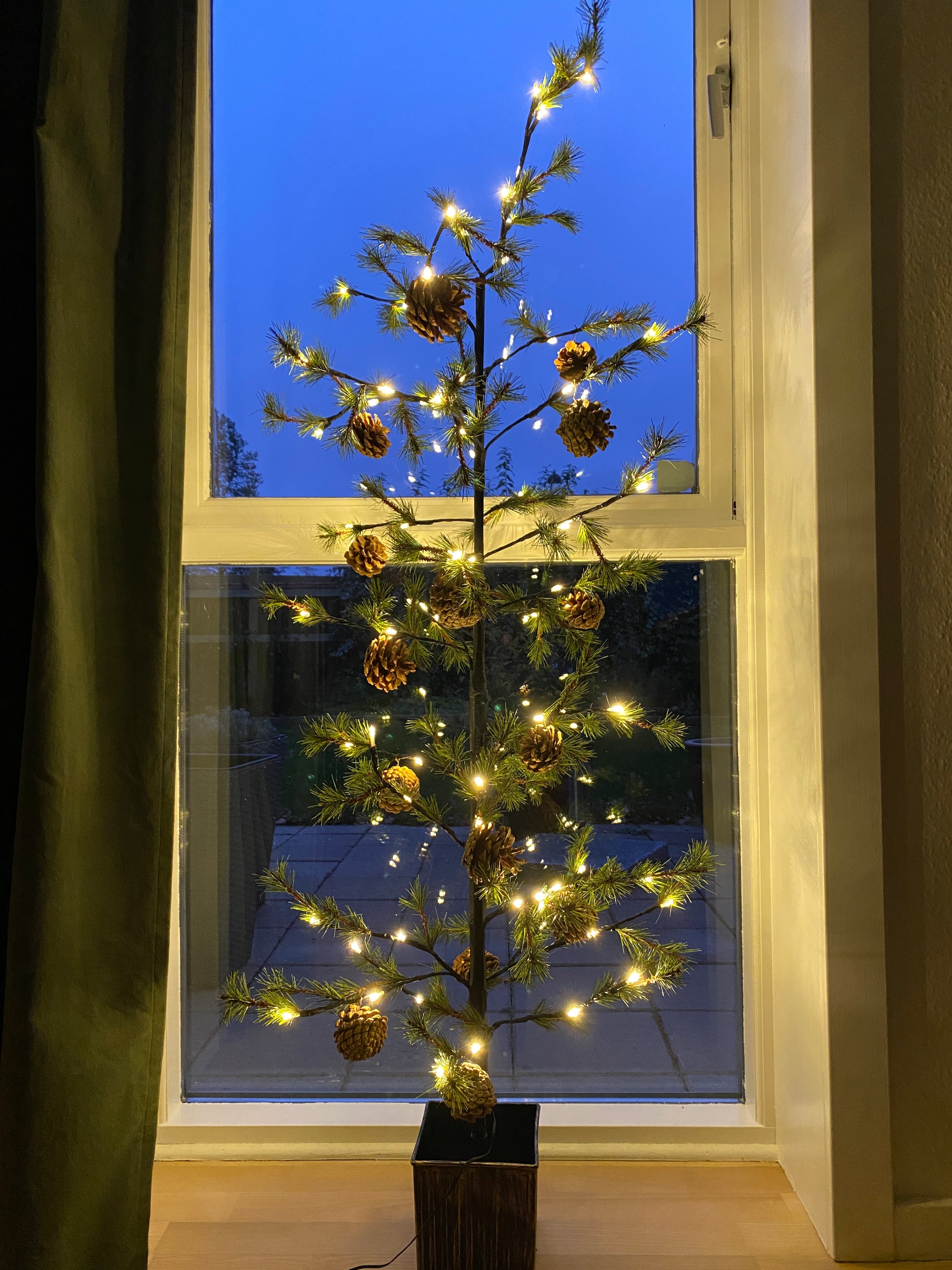 Julgran med kon guldkruka H120 cm plast/metall