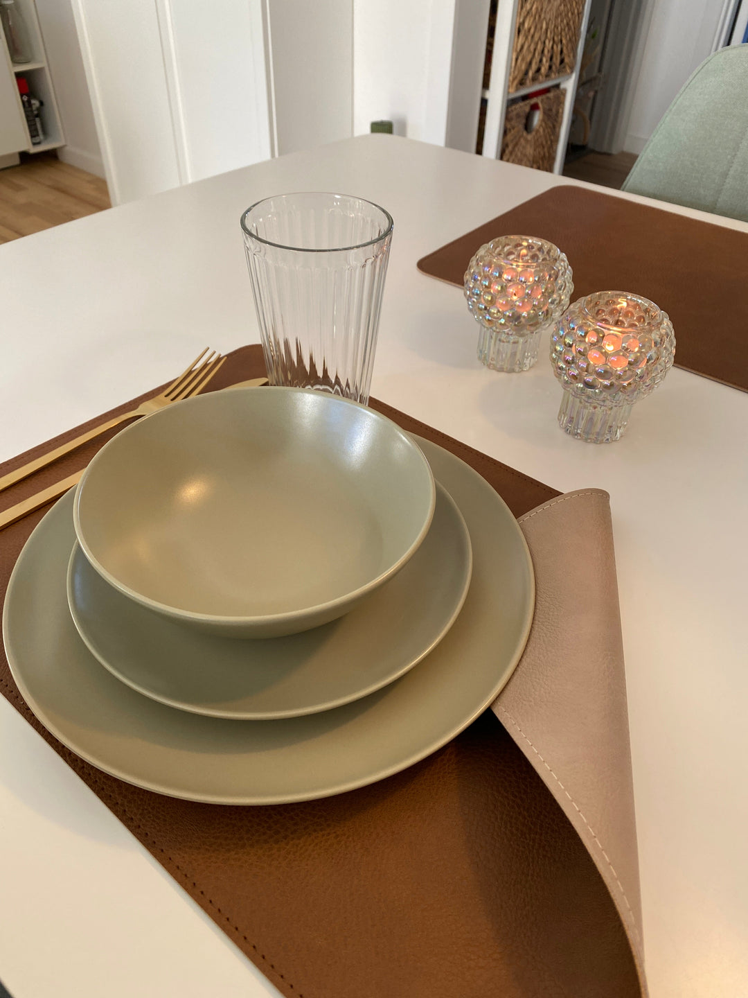 Vändbar bordsunderlägg - PU 30x45 cm tobak/sand