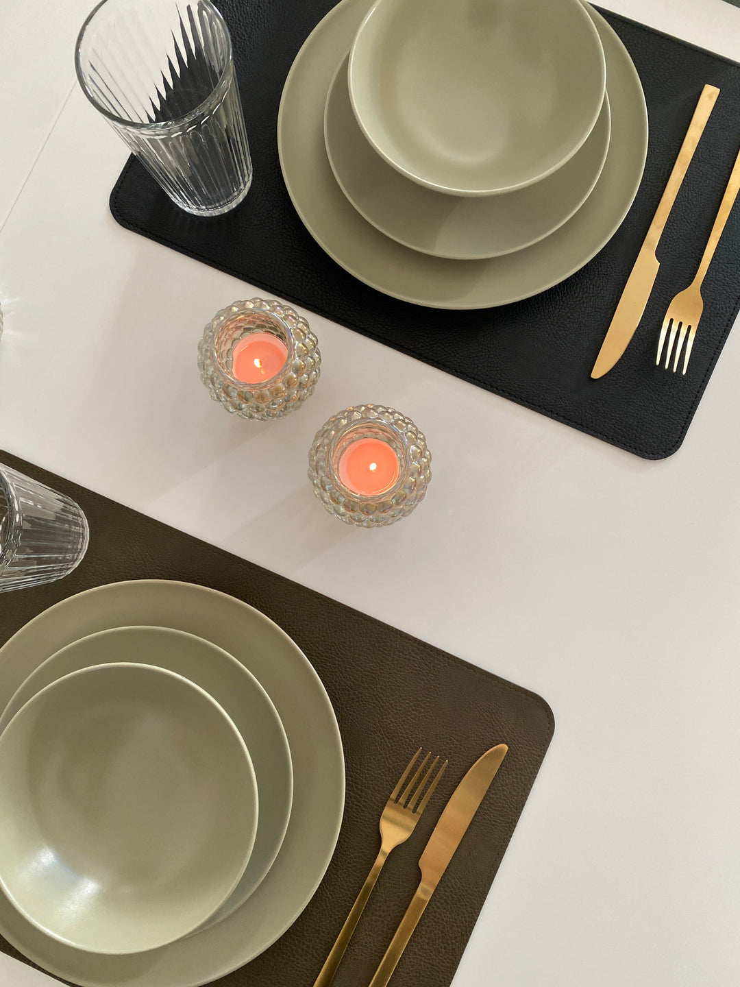 Vändbar bordsunderlägg - PU 30x45 cm svart/olivgrön