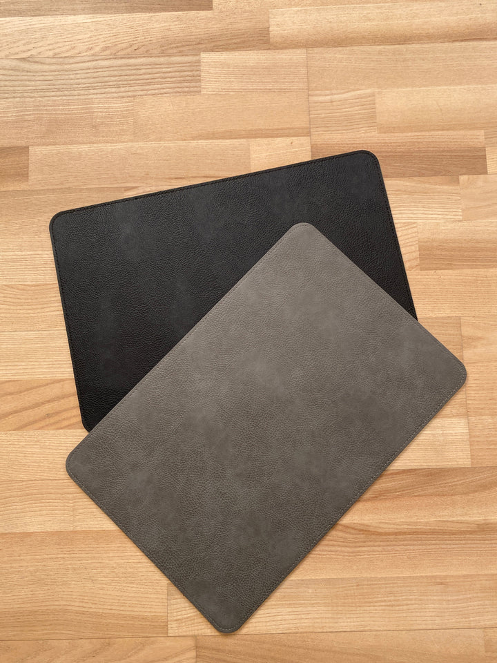 Vändbar bordsunderlägg - PU 30x45 cm svart/grå