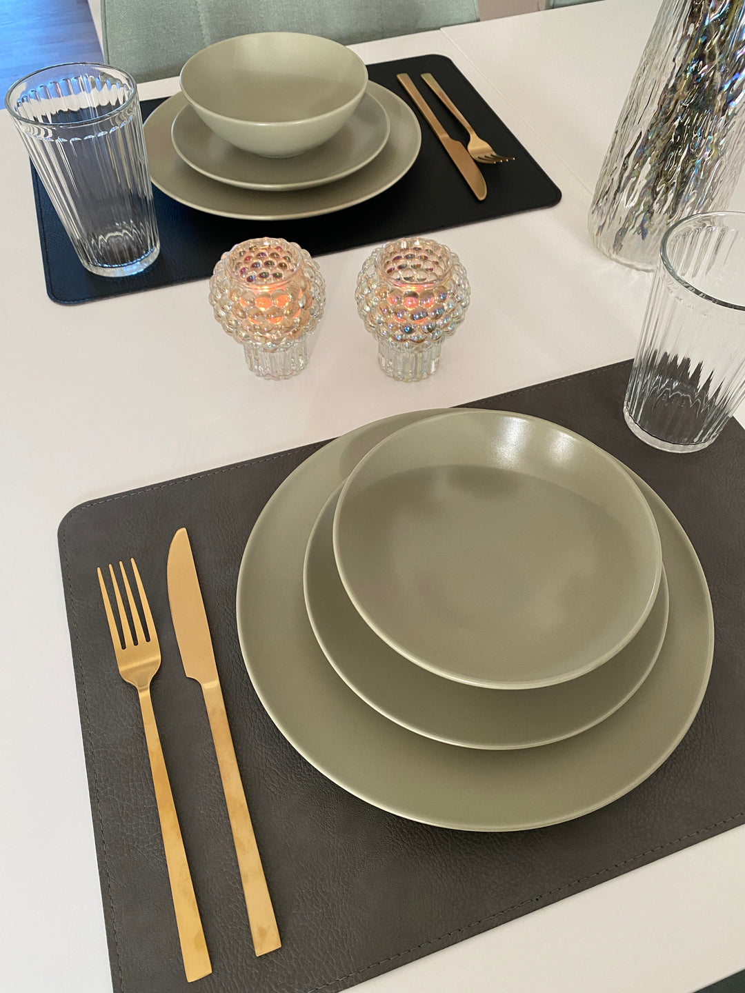 Vändbar bordsunderlägg - PU 30x45 cm svart/grå