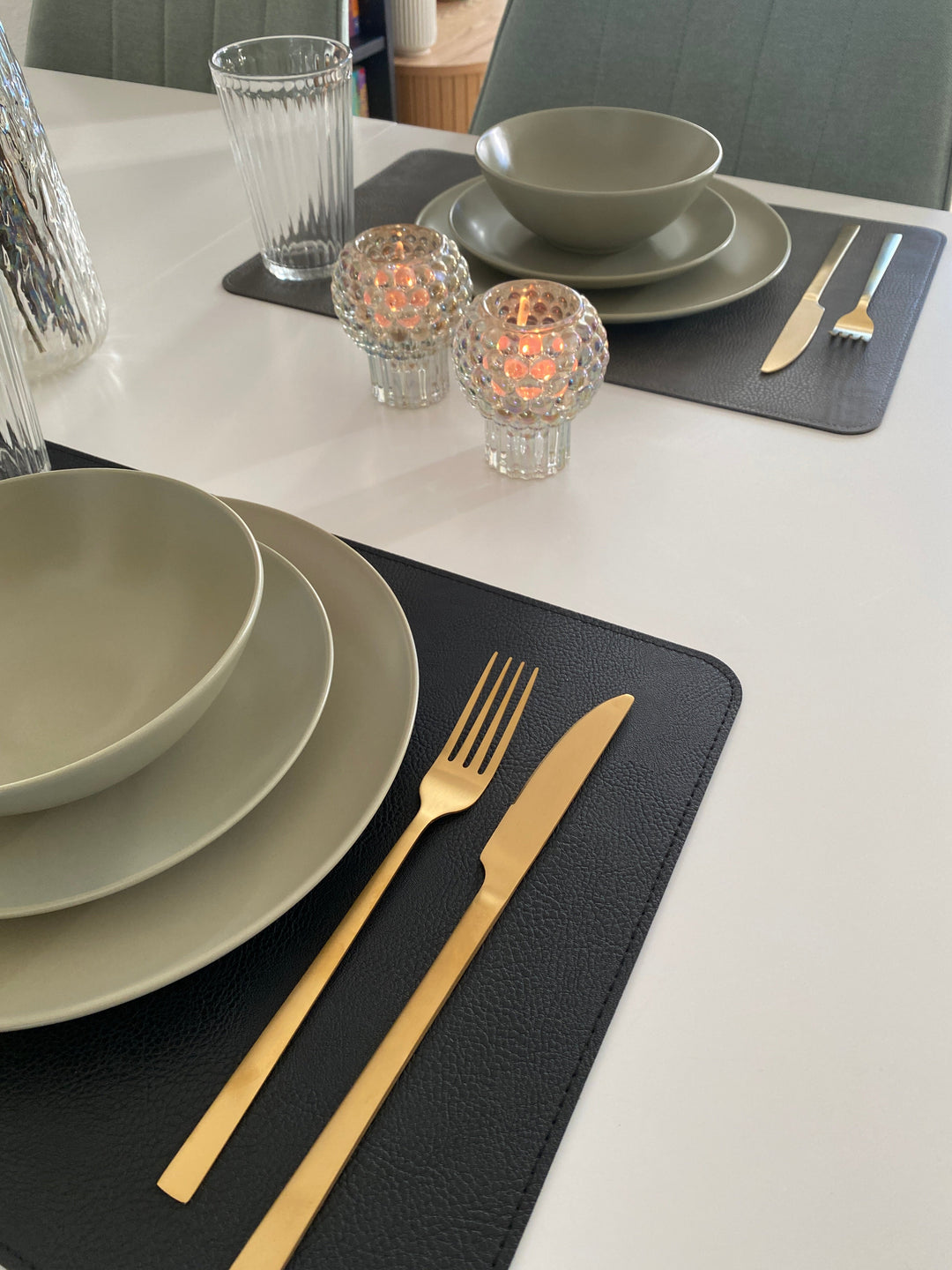 Vändbar bordsunderlägg - PU 30x45 cm svart/grå