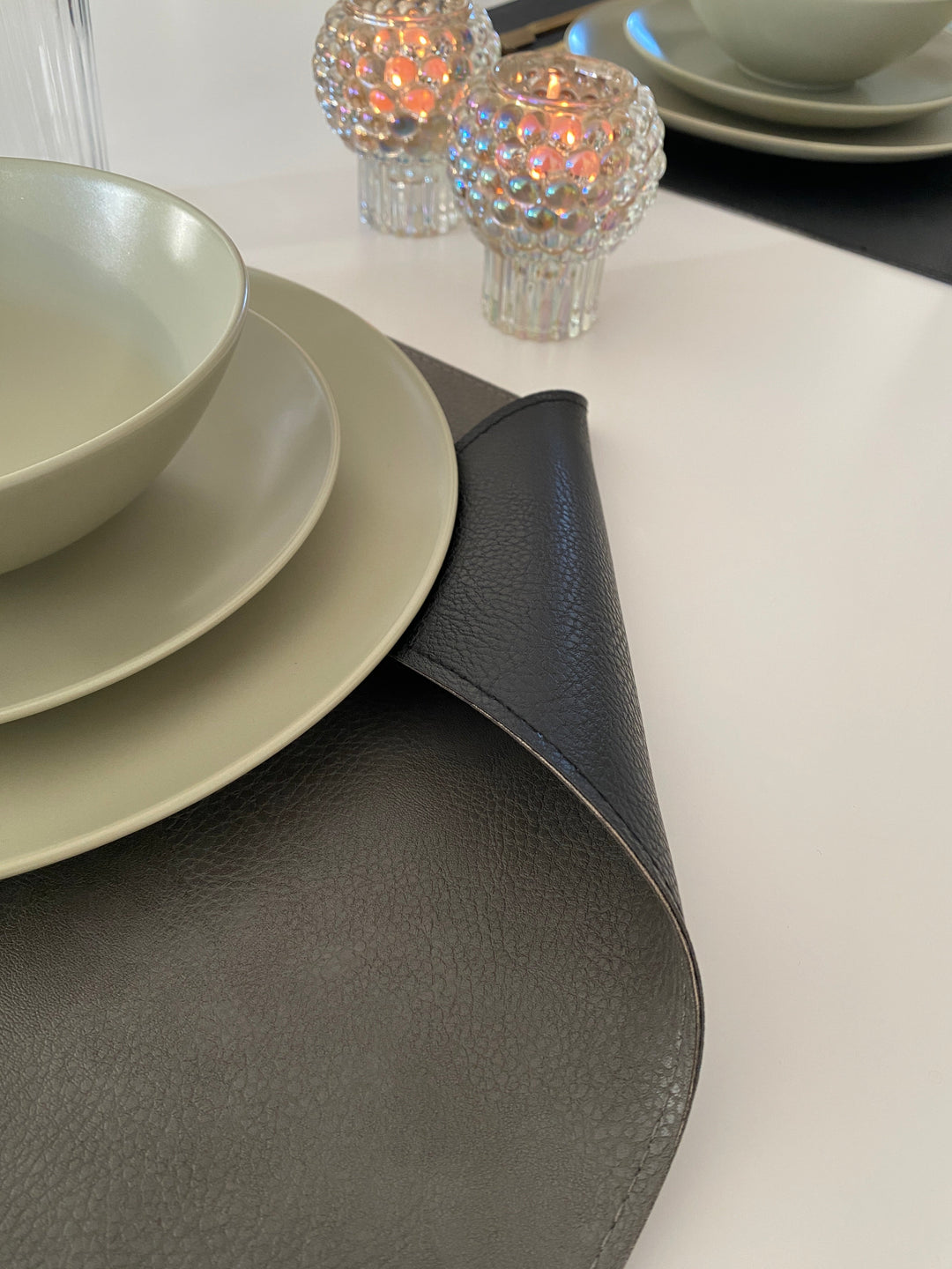 Vändbar bordsunderlägg - PU 30x45 cm svart/grå