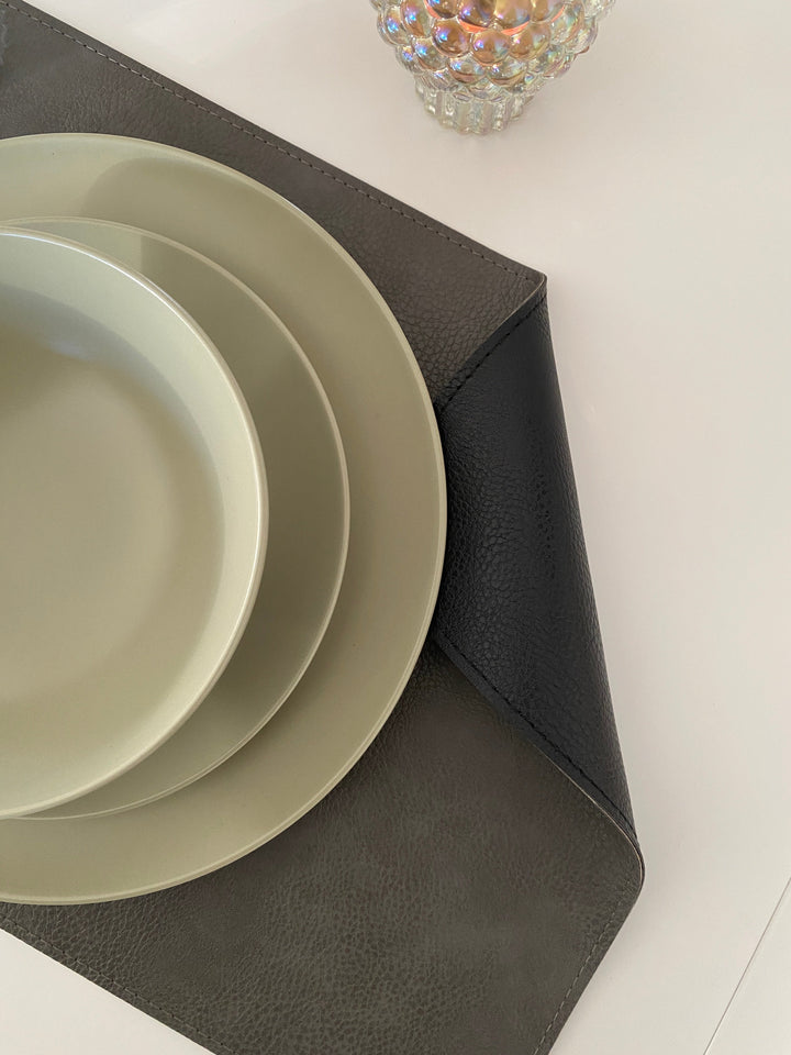 Vändbar bordsunderlägg - PU 30x45 cm svart/grå