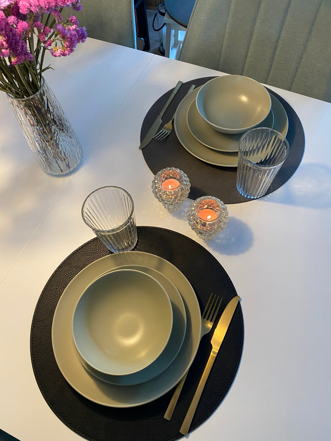 Vändbar bordsunderlägg - PU Ø38cm svart/grå