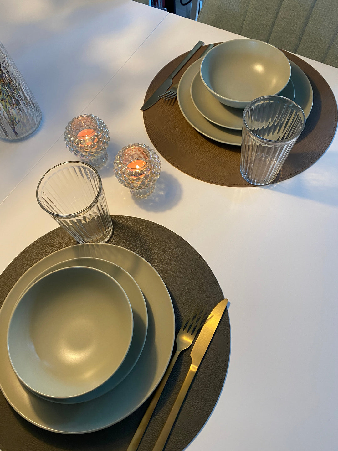 Vändbar bordsunderlägg - PU Ø38 cm armé/camel