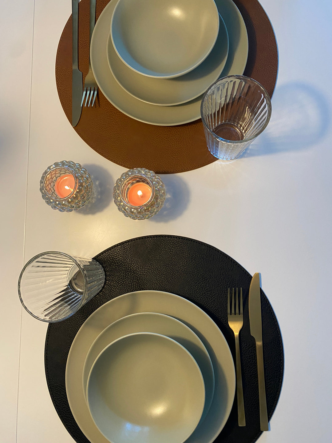 Vändbar bordsunderlägg - PU Ø38 cm konjak/svart