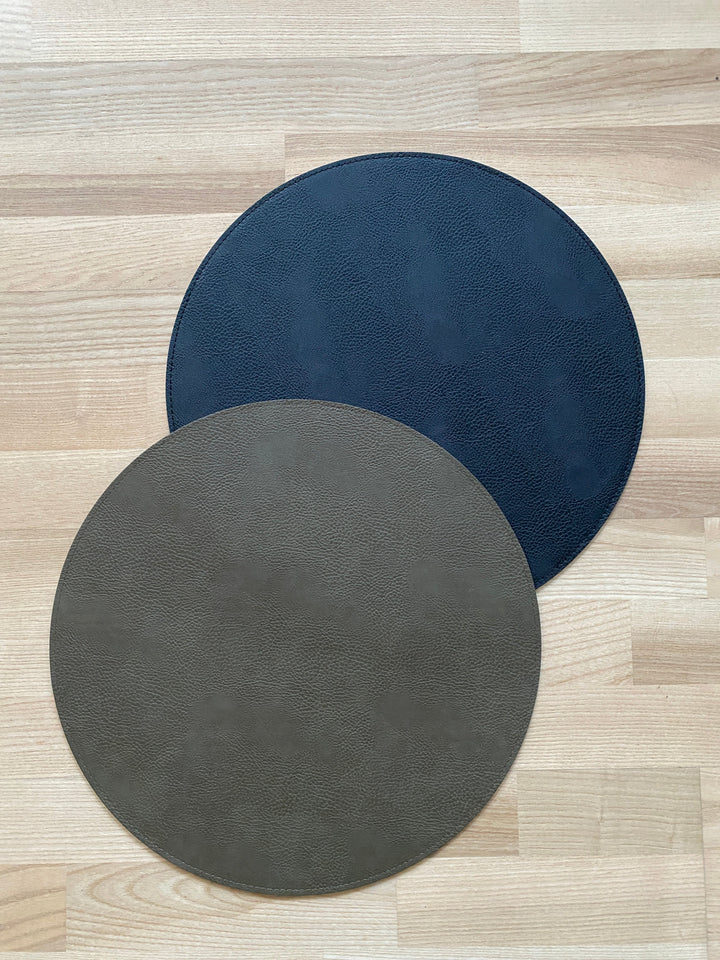 Vändbar bordsunderlägg - PU Ø38 cm svart/oliv