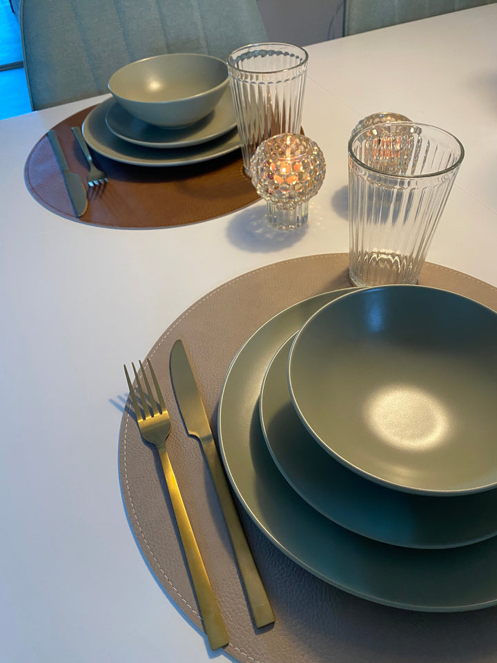 Vändbar bordsunderlägg - PU Ø38 cm tobak/sand