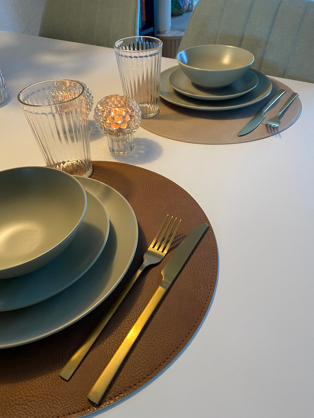 Vändbar bordsunderlägg - PU Ø38 cm tobak/sand