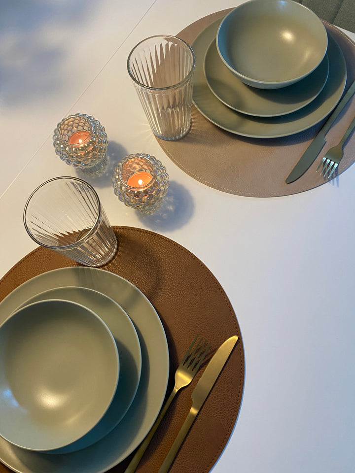 Vändbar bordsunderlägg - PU Ø38 cm tobak/sand