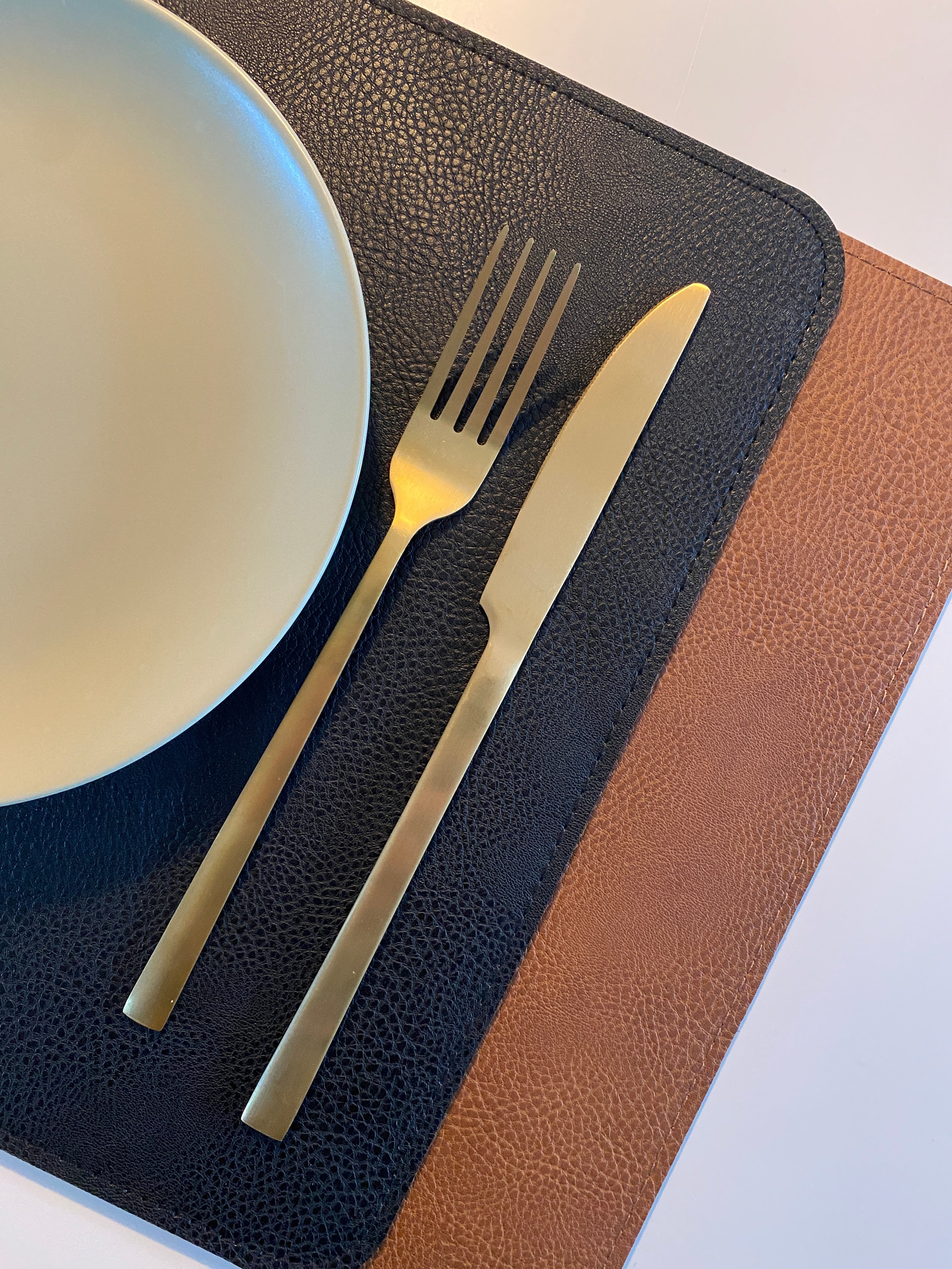 Vändbar bordsunderlägg - PU 30x45 cm konjak/svart