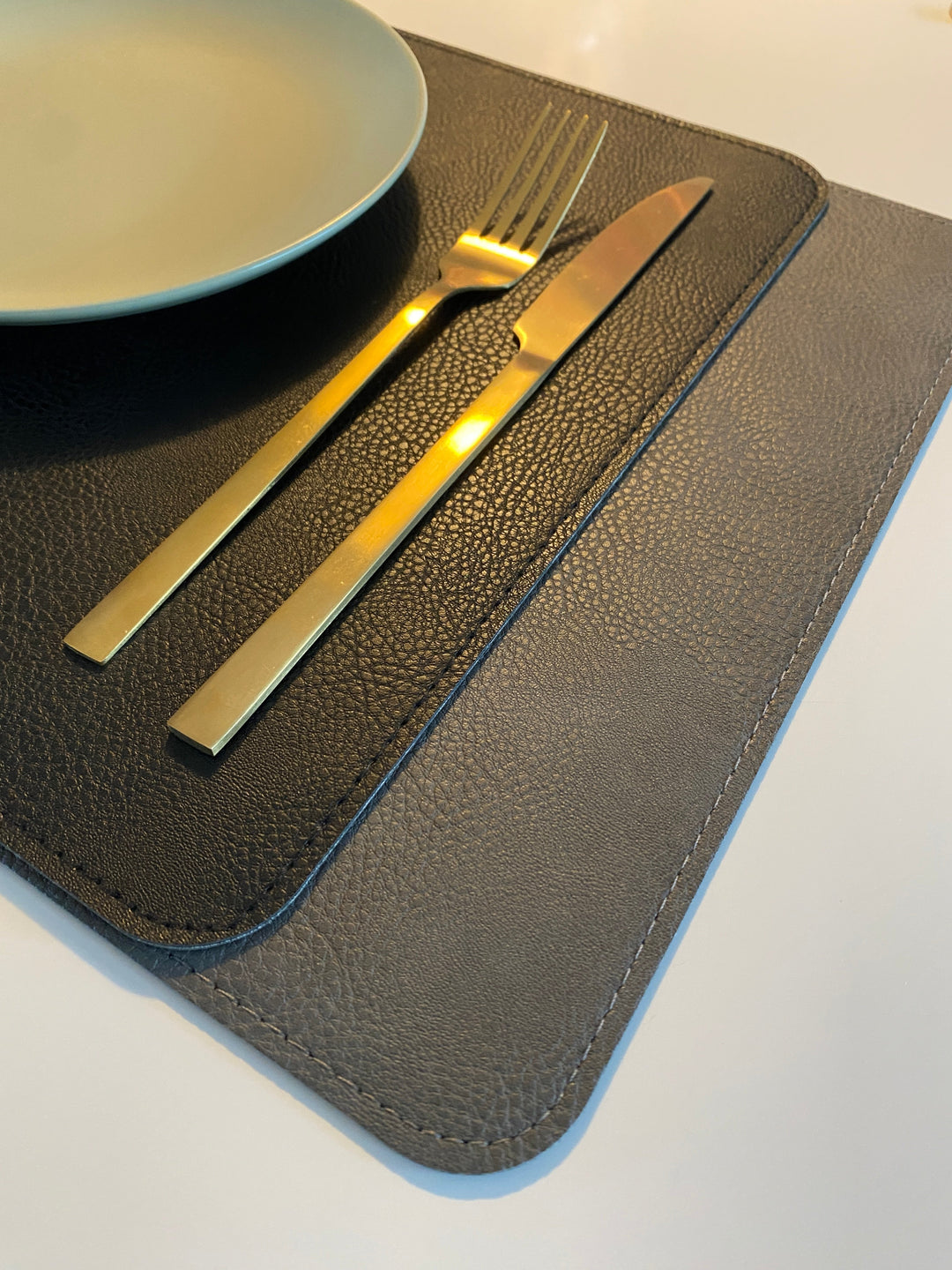 Vändbar bordsunderlägg - PU 30x45 cm svart/grå