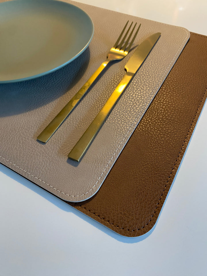 Vändbar bordsunderlägg - PU 30x45 cm tobak/sand