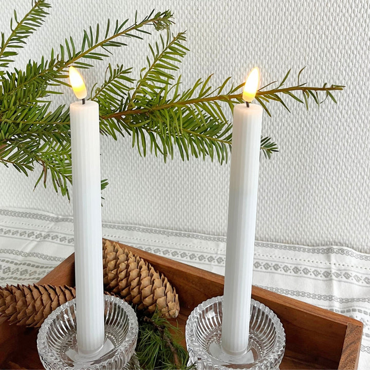 Conzept - Ljusstake med rörlig låga i vitt 2 st med räfflor - 22 cm