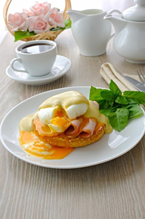 Gör Eggs Benedict till din frukost