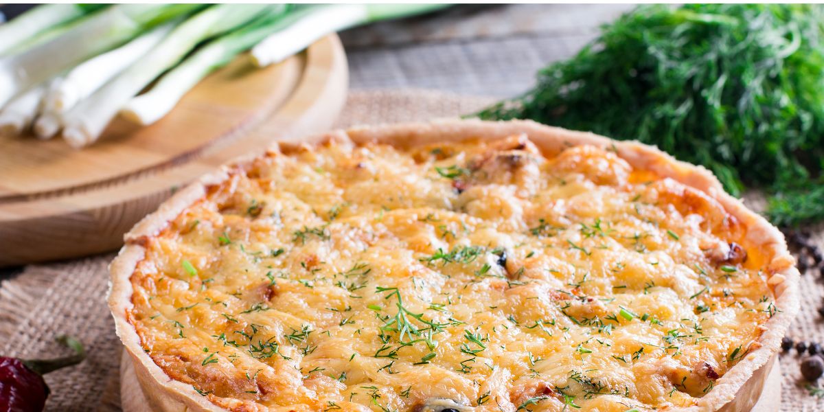 Paj med purjolök, skinka och bacon