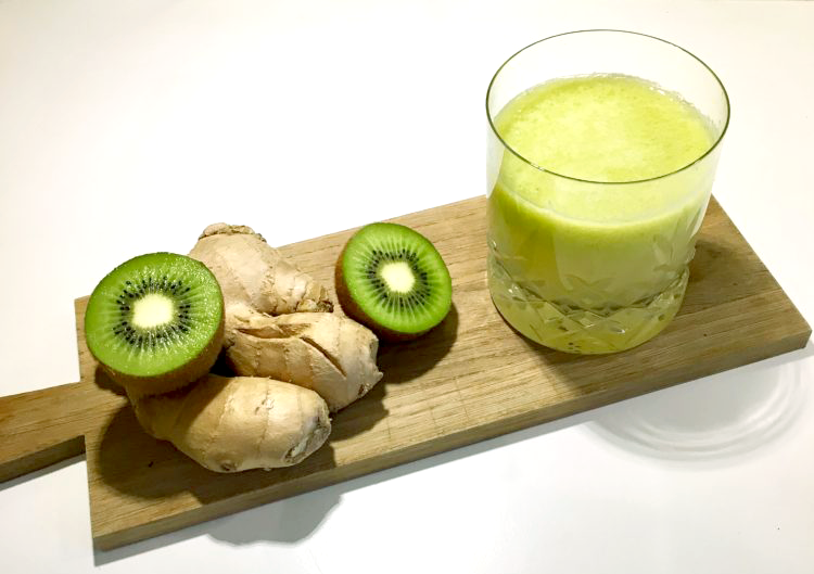 Ingefära drink med kiwi och äpple