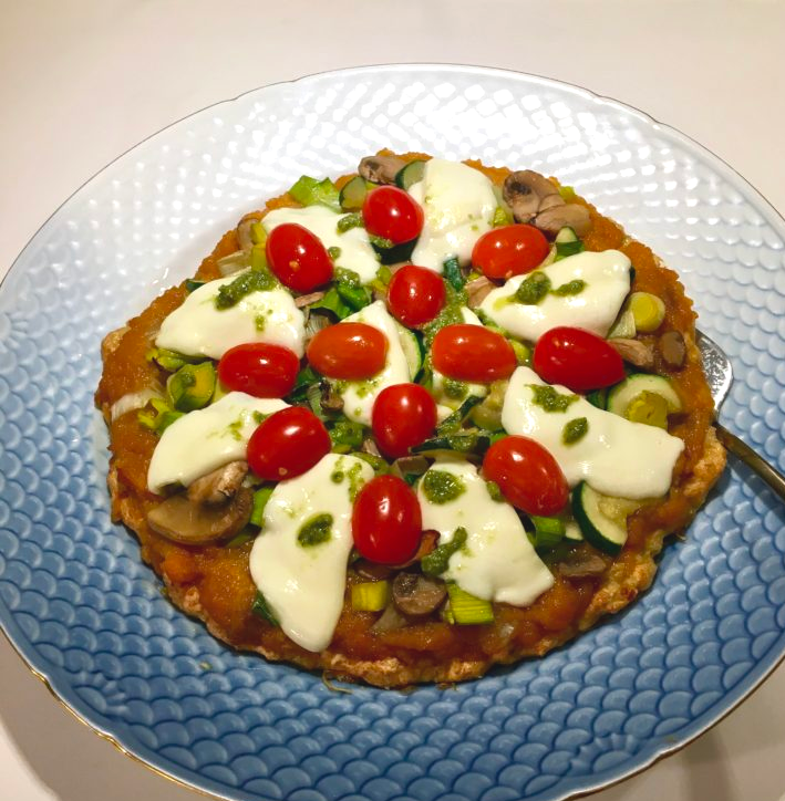 Läcker och hälsosam "Meatza" (köttpizza)