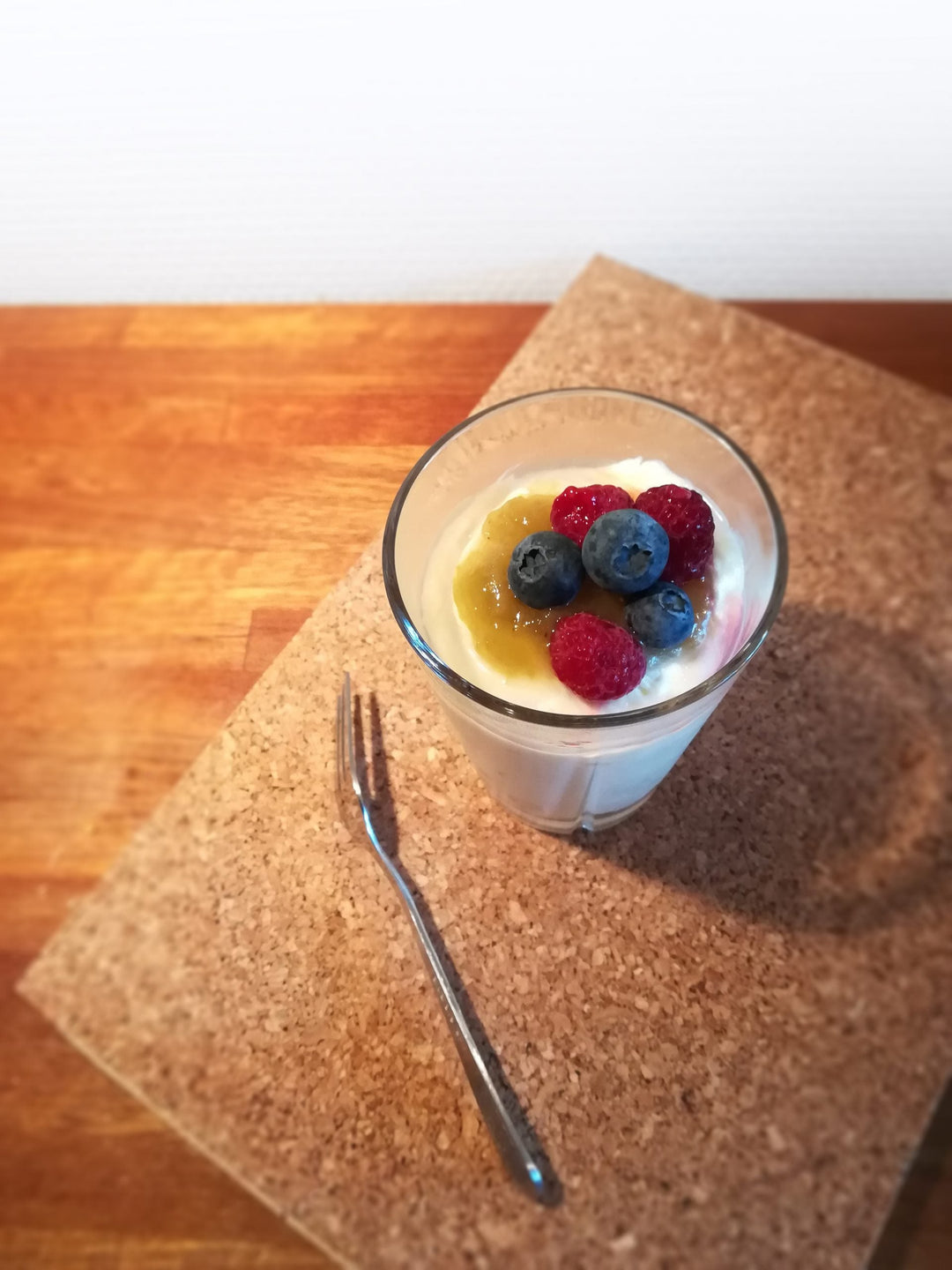 Sommardessert - Rabarbermousse med kompott