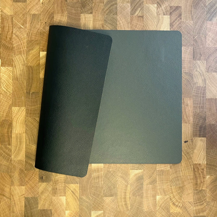 Dacore - Bordstablett PU mjuk 30x45 cm - mellangrå/svart vändbar