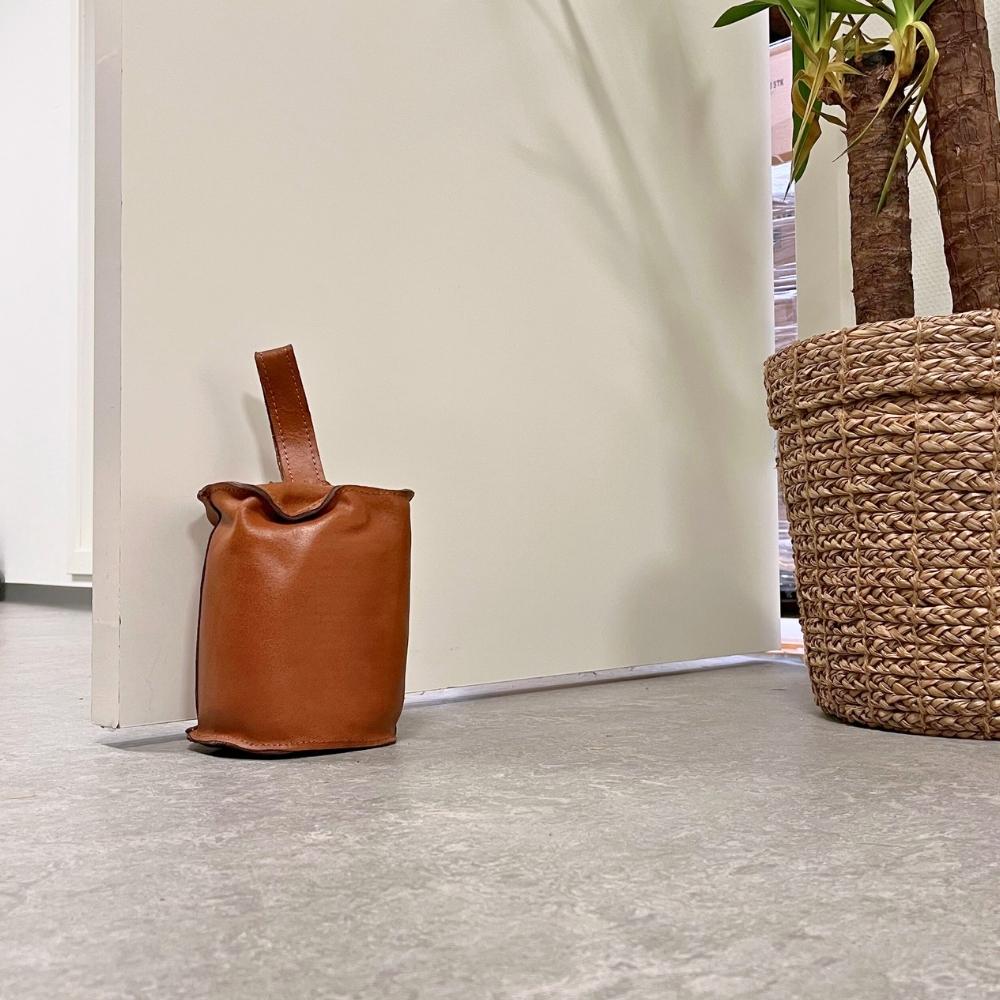 Dacore - Dörrstopp med handtag Ø13x17 cm läder natur