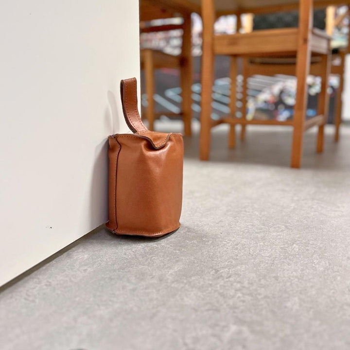 Dacore - Dörrstopp med handtag Ø13x17 cm läder natur