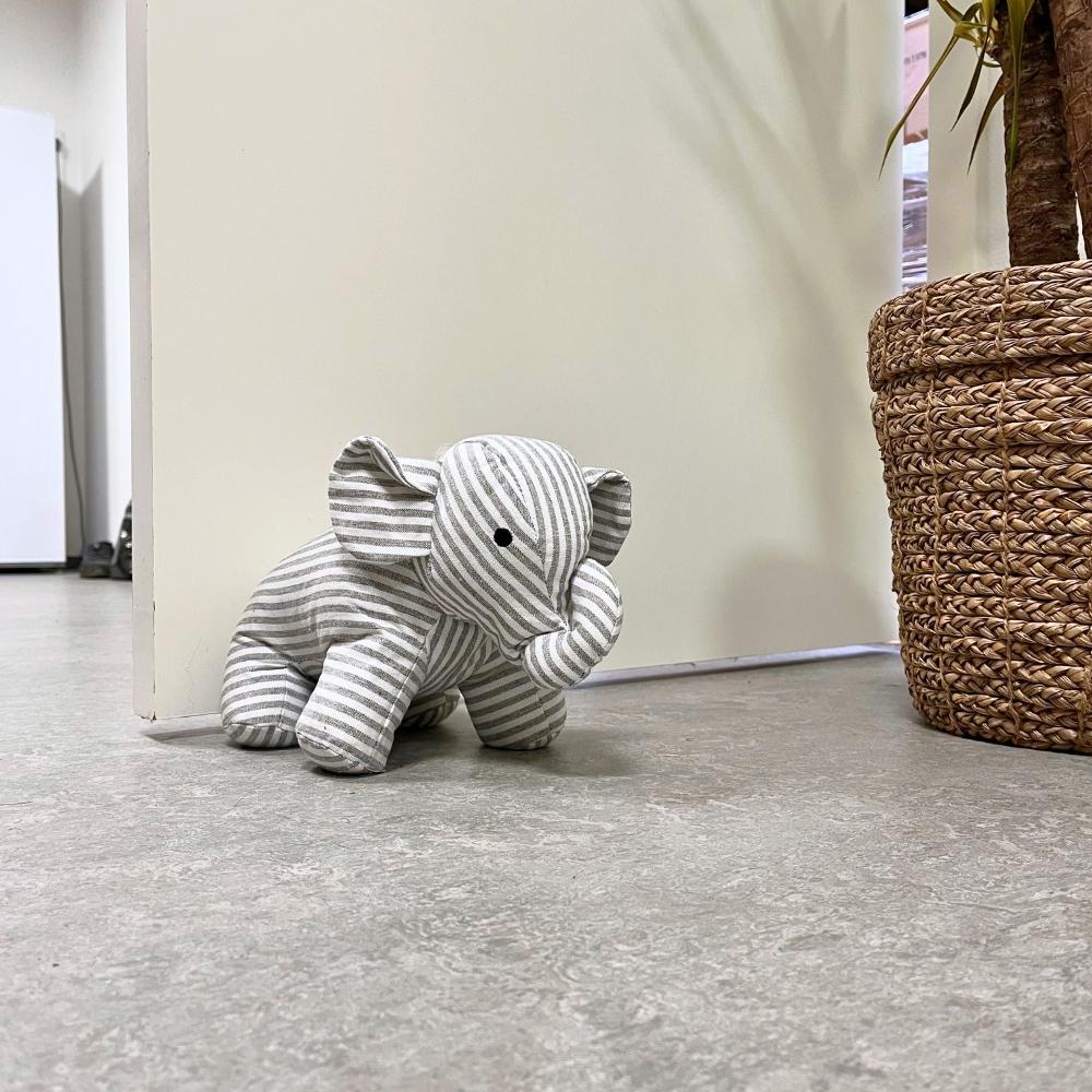 Dacore - Dörrstopp elefant 25 cm rand ass. grå/blå