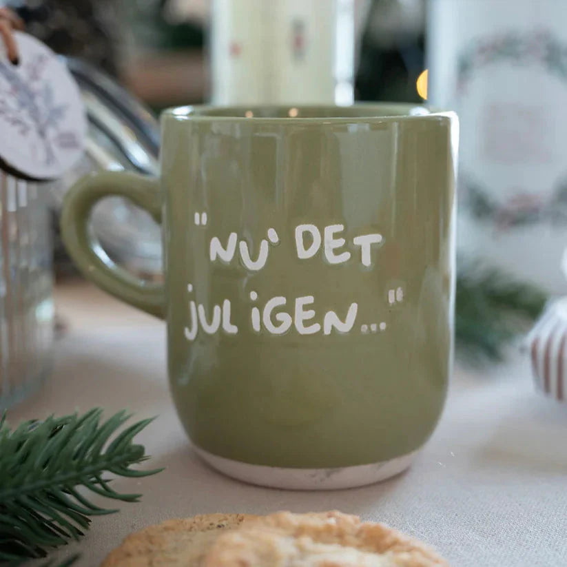 Det gamla apoteket - Mugg 30 cl. grön - Nu är det jul igen