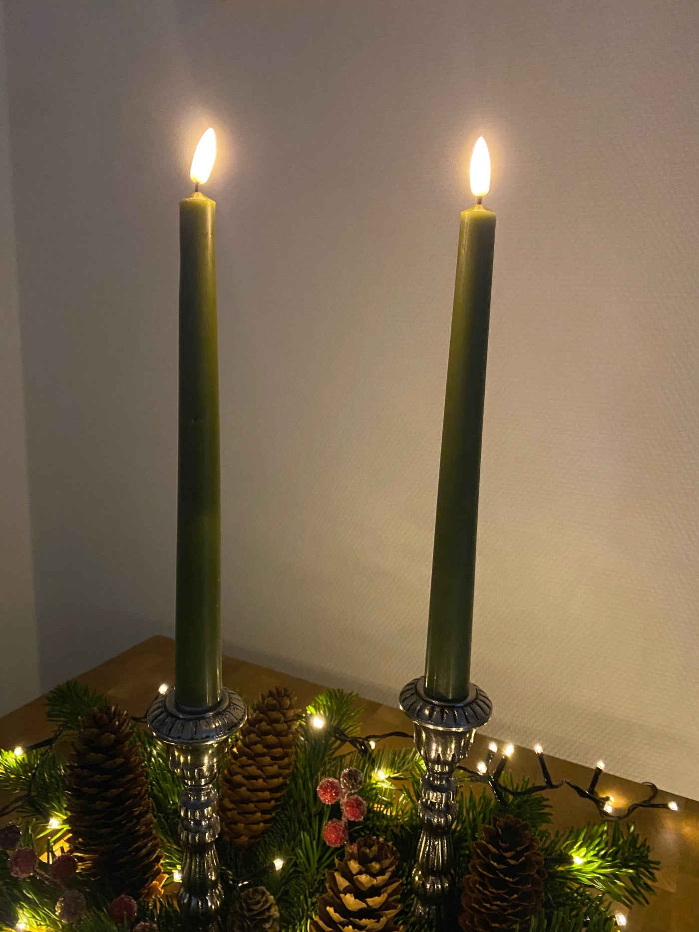 LED-ljusstake 28 cm 2 st. slät 3D-flamchip oliv