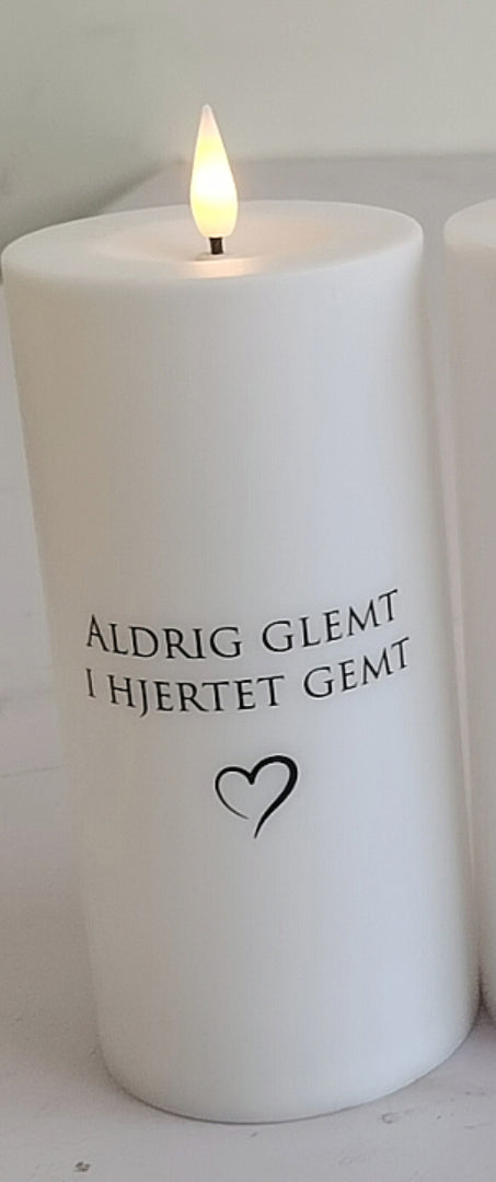 LED gravljus - "Never forgotten.." - Ø7x15 cm timmar plast vit