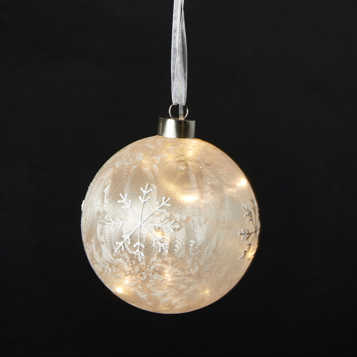 Glaskula med LED och snöflingor