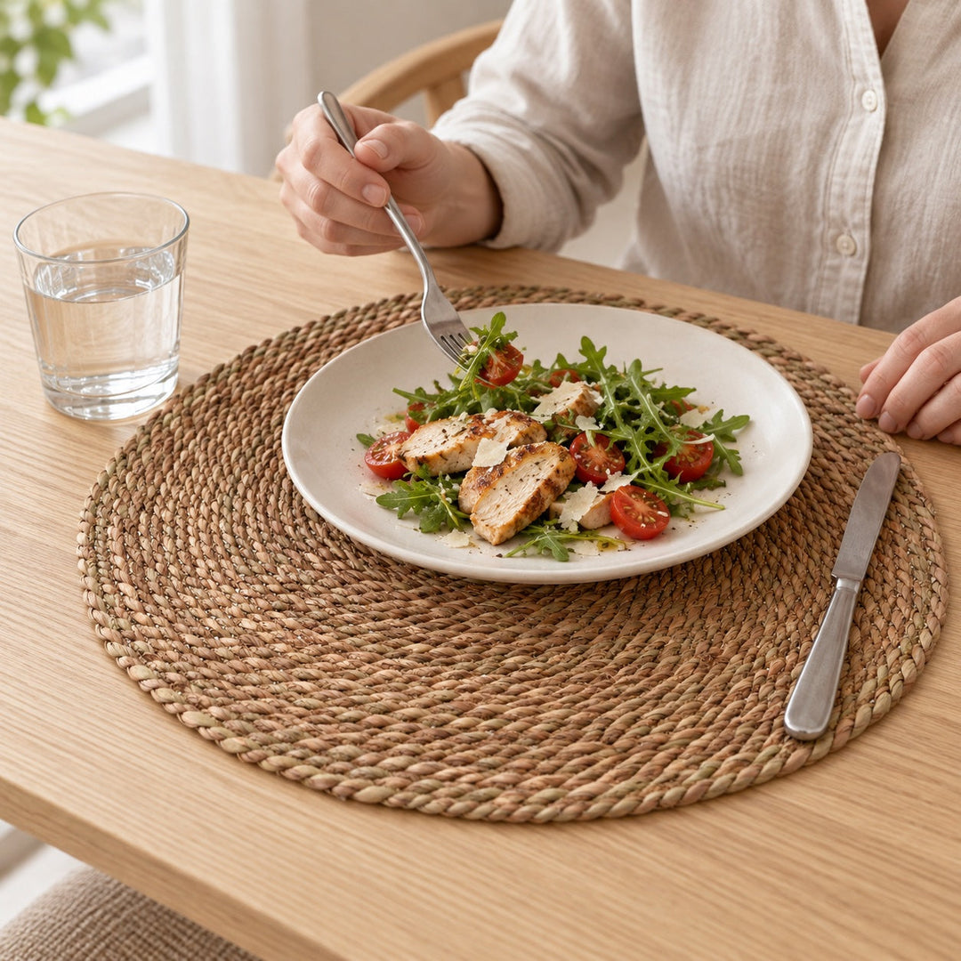 Dækkeserviet rattan Ø38 cm i brug