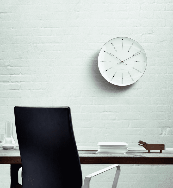 Arne Jacobsen - Bankers väggklocka Ø29 cm vit/svart/röd