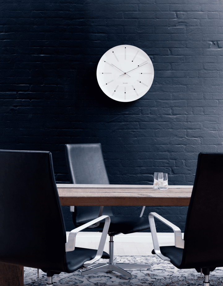Arne Jacobsen - Bankers väggklocka Ø48 cm vit/svart/röd