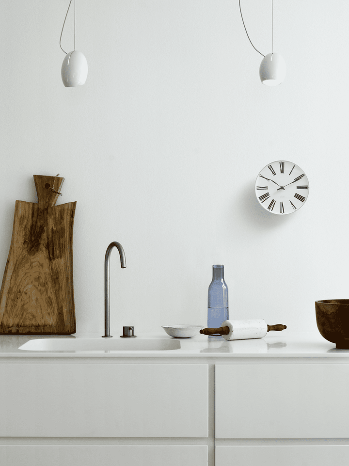 Arne Jacobsen - Romersk väggklocka Ø29 cm vit/svart