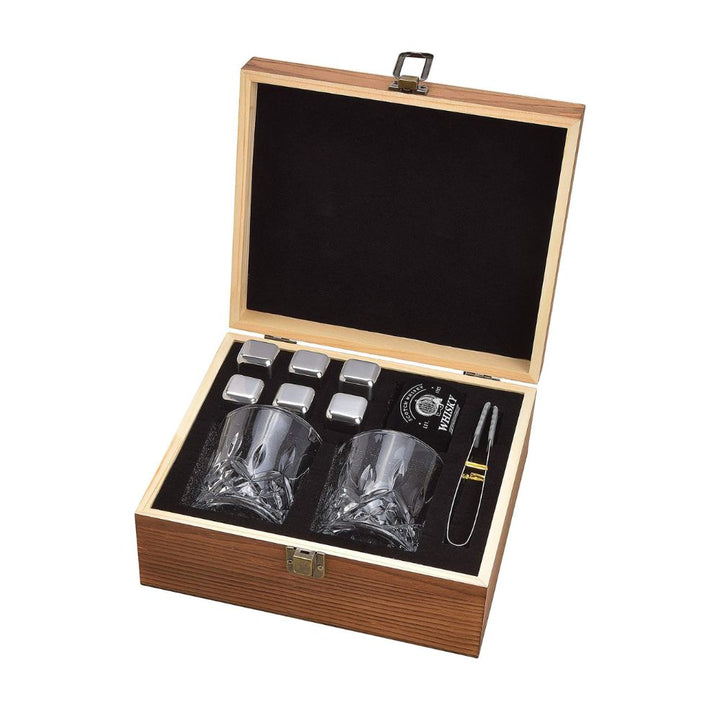 Whiskyset med glas, isbitar, tång och sammetspåse