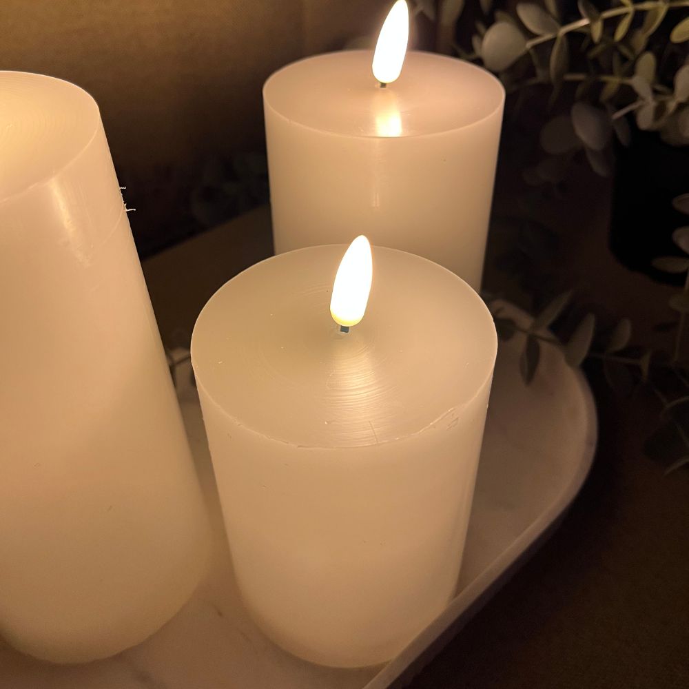 3 LED blockljus med 3D-flamma och fjärrkontroll Ø7,5 cm - Vit