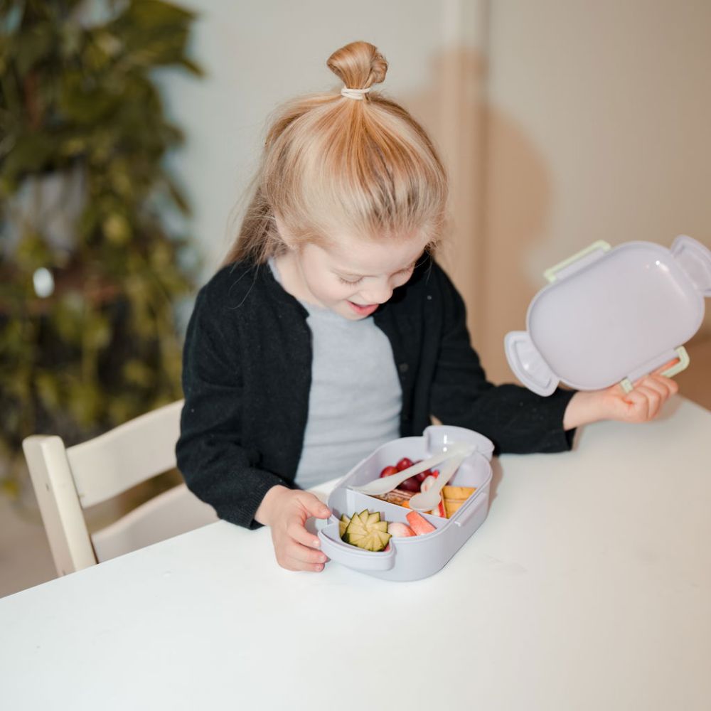 Madkasse - med rumopdeling og bestik - assorteret design