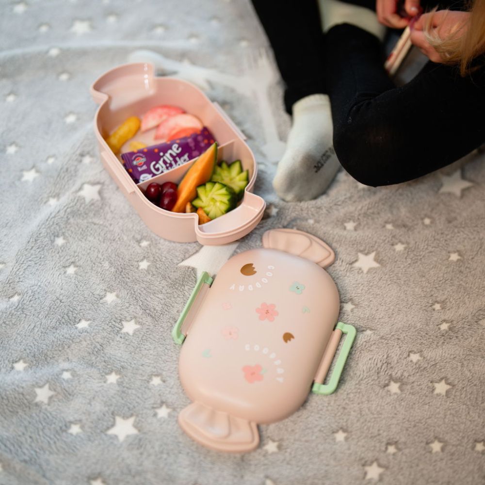 Madkasse - med rumopdeling og bestik - assorteret design