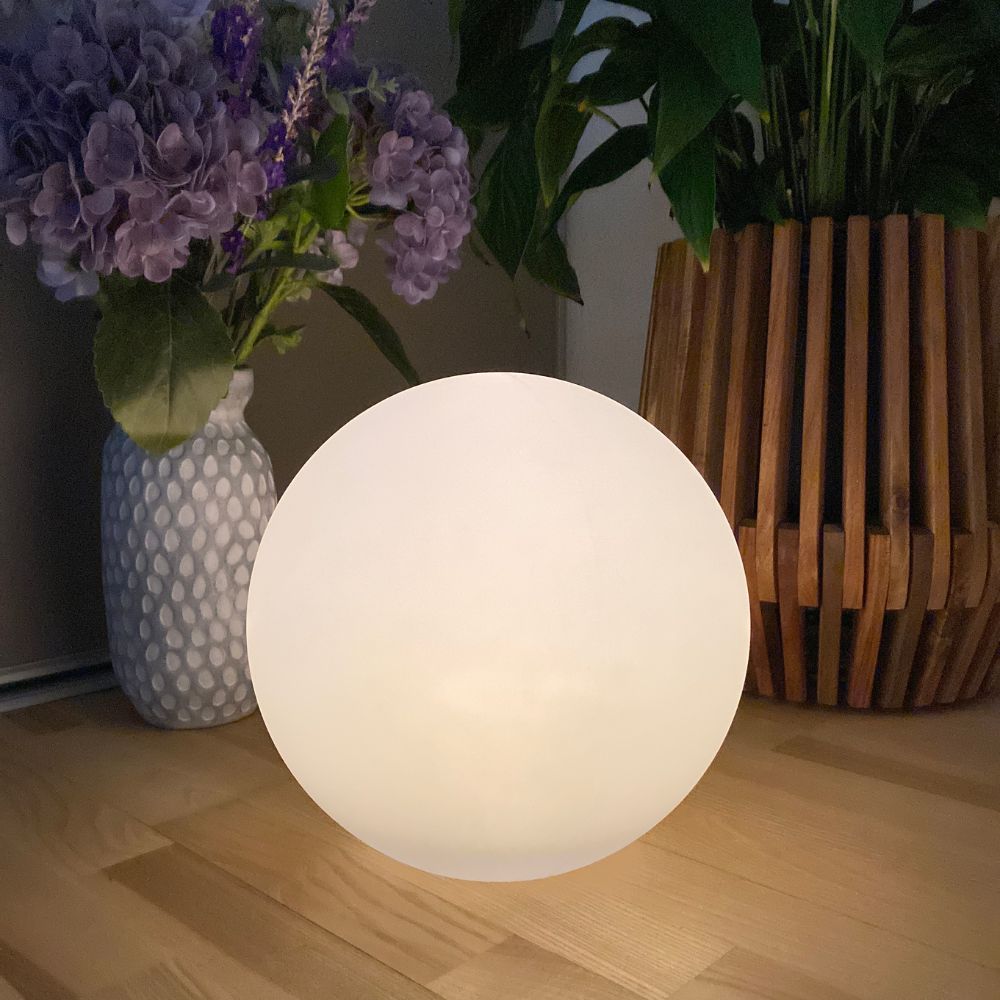 Solar lyskugle med spyd 1 stk. - Ø30x28 cm plast hvid