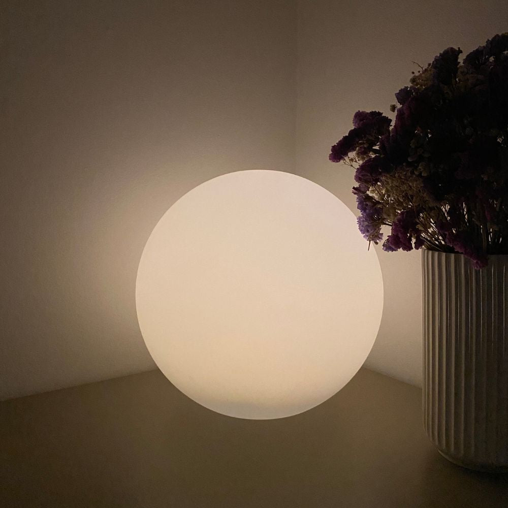 Solar lyskugle med spyd 1 stk. - Ø30x28 cm plast hvid